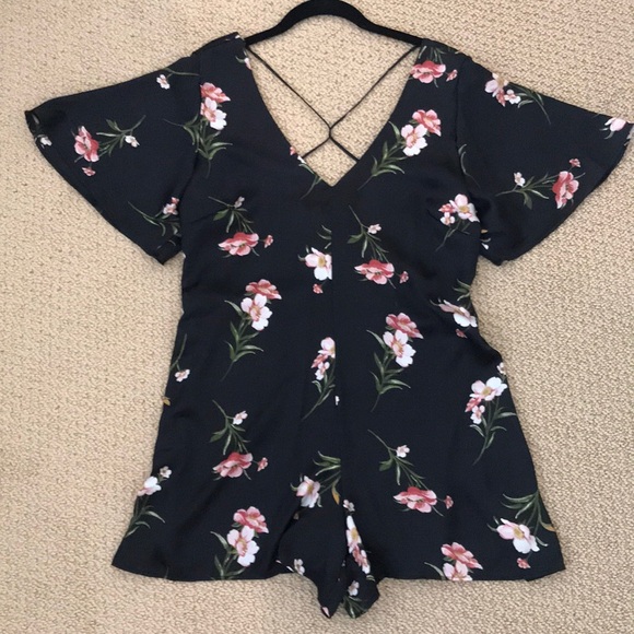 4Sienna floral print romper size M - Picture 2 of 5